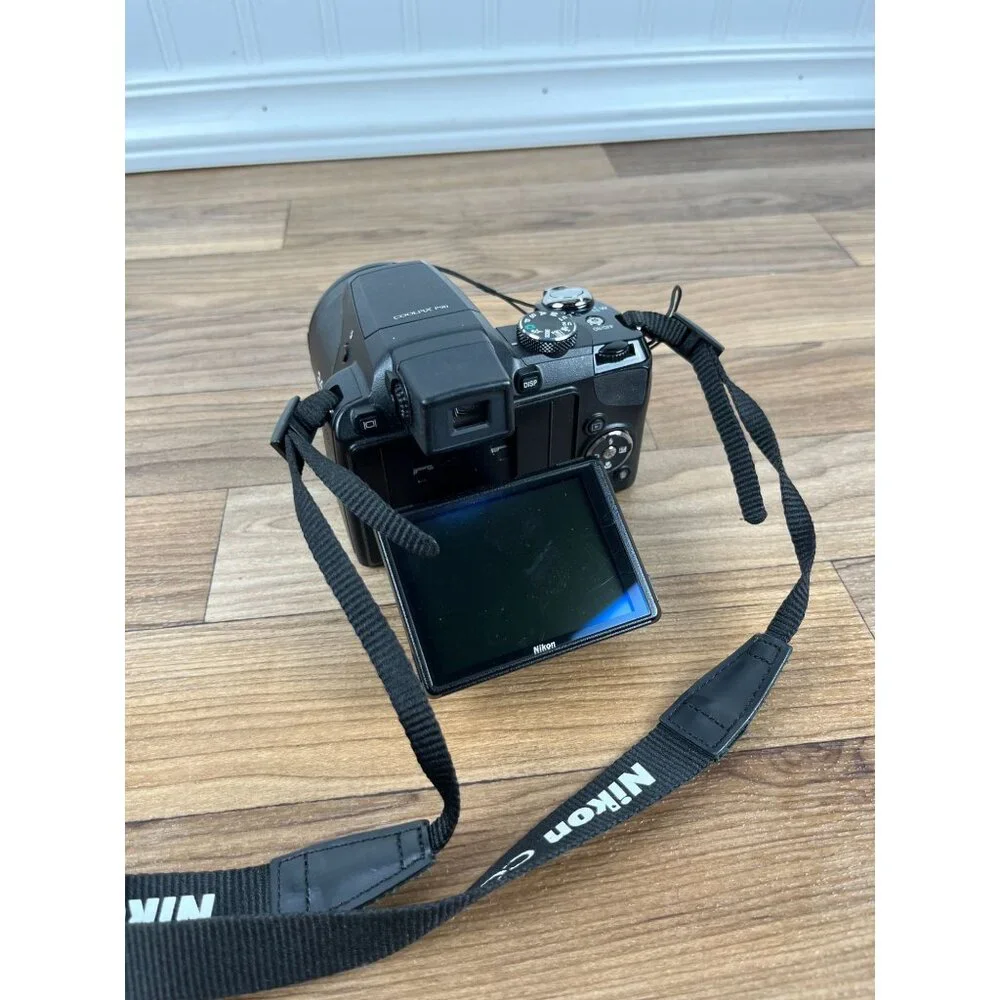 Nikon COOLPIX P90 12.1 MP Digital Camera (Tested) No Charger